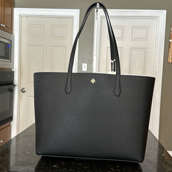 Tory Burch Handbags - Tory Burch blake saffiano tote